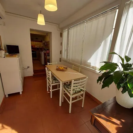 Lägenhet Comodo Con Giardino E Patio