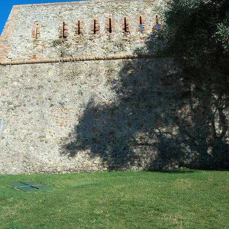 Apartmán Comodo Con Giardino E Patio *