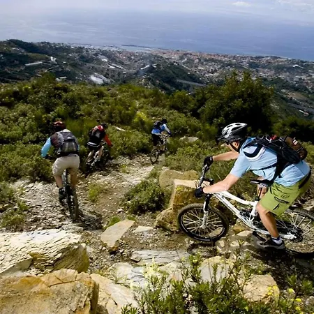 Апартаменты Comodo Con Giardino E Patio Санремо